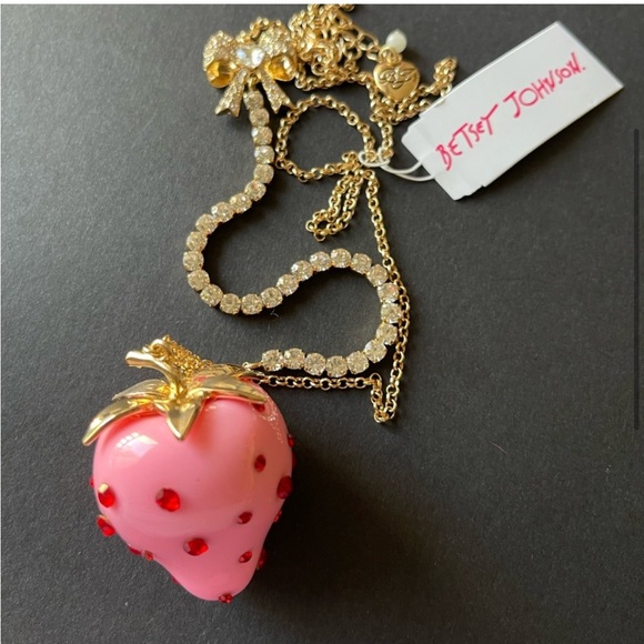 🍓 Betsey Johnson Strawberry Statement Necklace Pink Rhinestone w/ Red Gems NWT - Picture 5 of 10